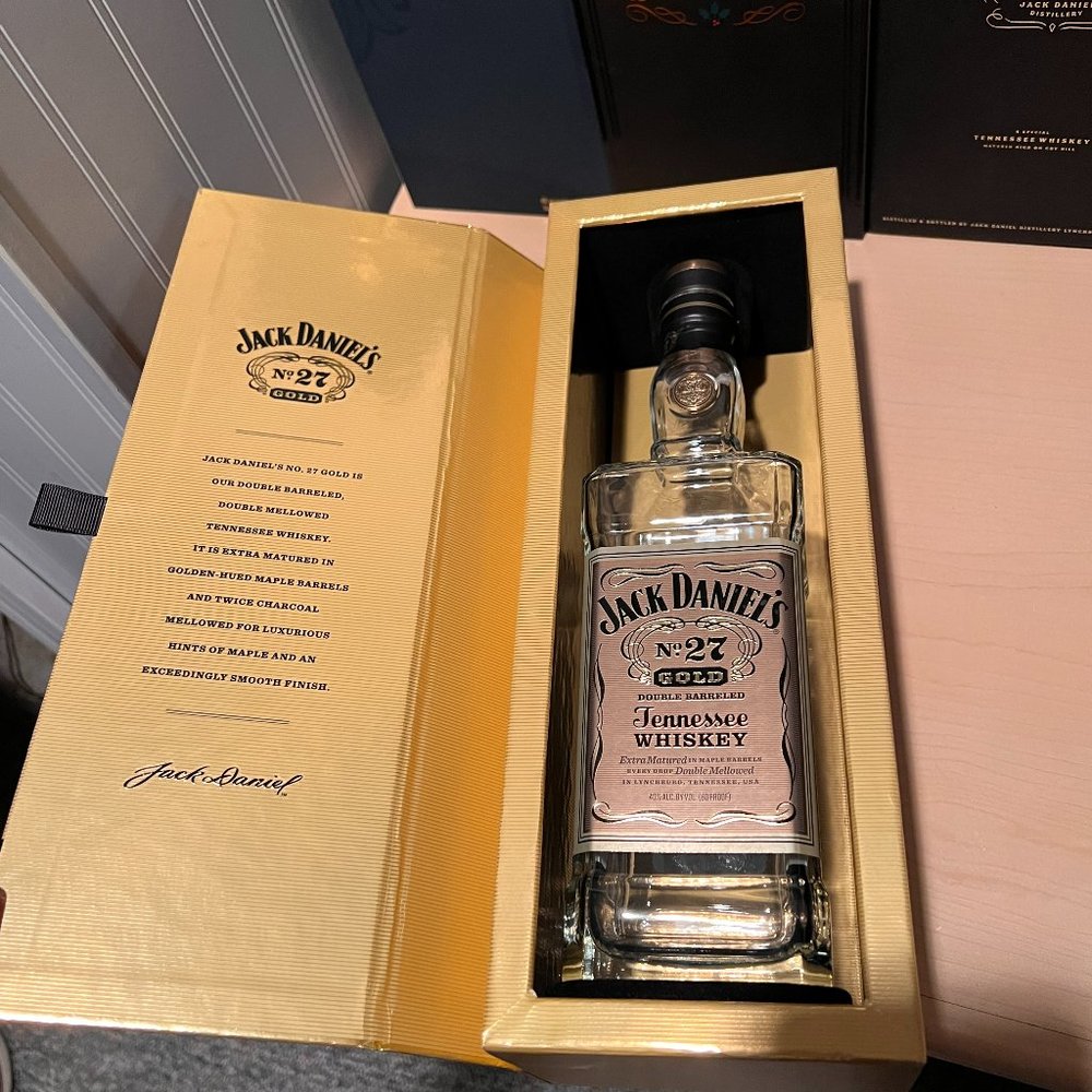 Jack Daniels 27 Gold Double Barreled Display Box And Bottle